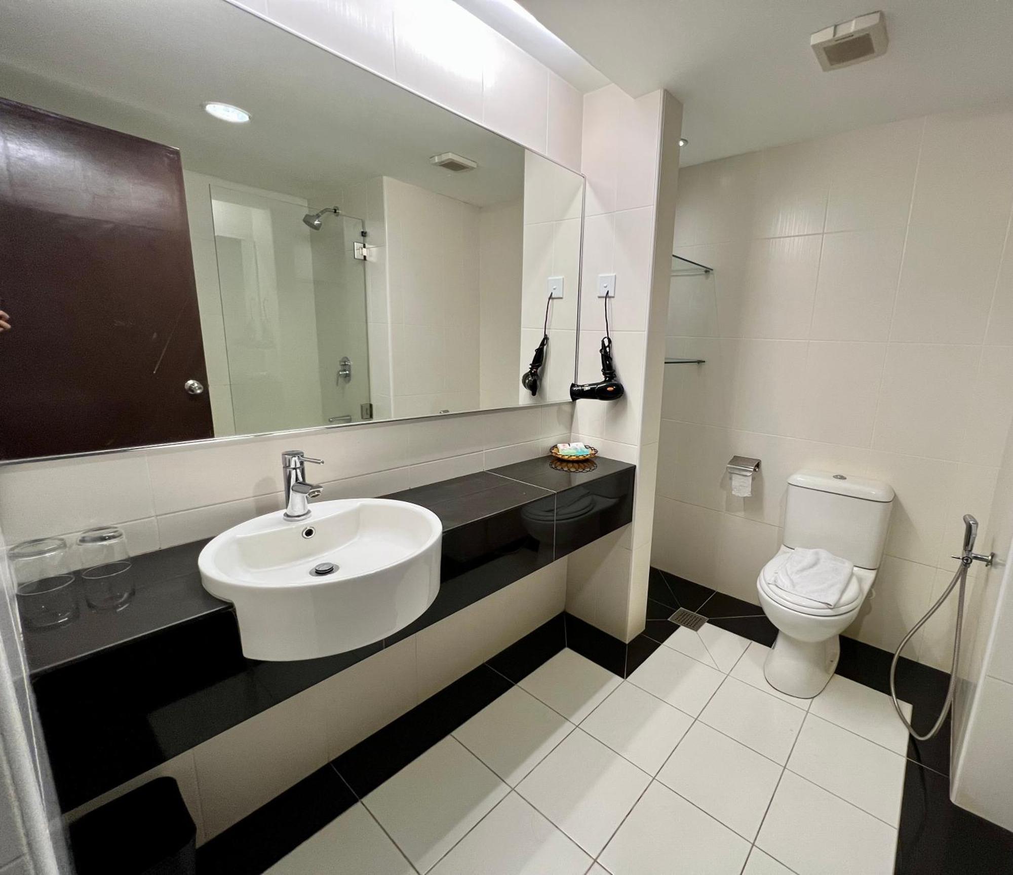 Hotel Yt Midtown Куала-Тренгану Экстерьер фото